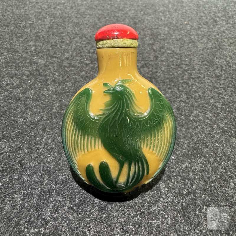 清 双凤纹黄套绿烟壶 - 图3